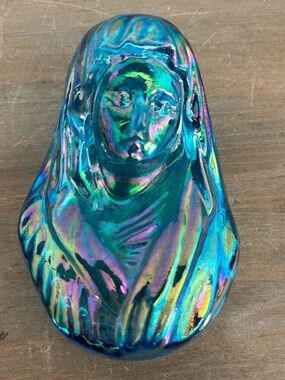 Vintage Virgin Mary Carnival Wheaton glass marigold wall plaque 5.25 in, blue